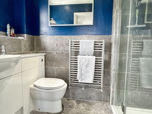 Master En-suite- click for photo gallery